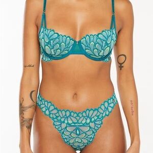 SAVAGE X FENTY LINGERIE SET